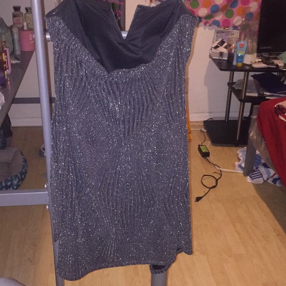 Dress - Picture 2 of 3